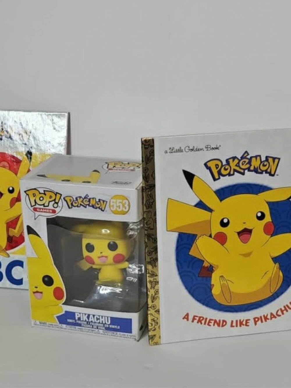 Pokémon Fan Bundle: Pikachu Funko Pop! #553 + 2 Little Golden Books - Picture 9 of 9